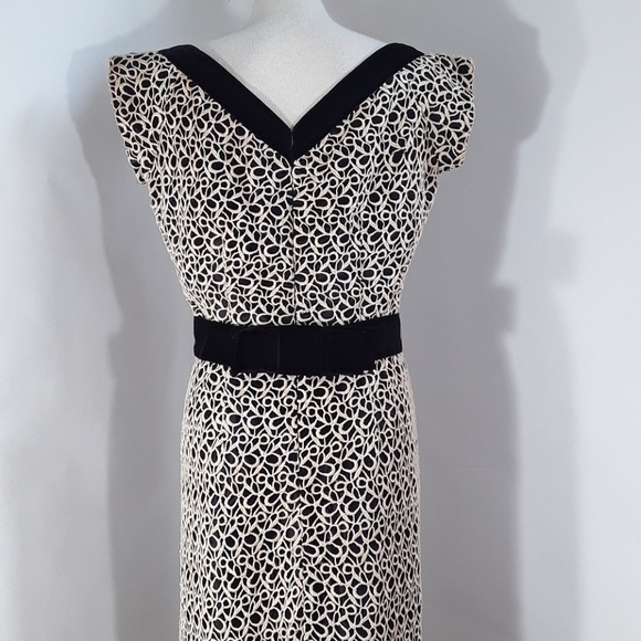 Custom made evening dress with lace and V neck. - Picture 6 of 8